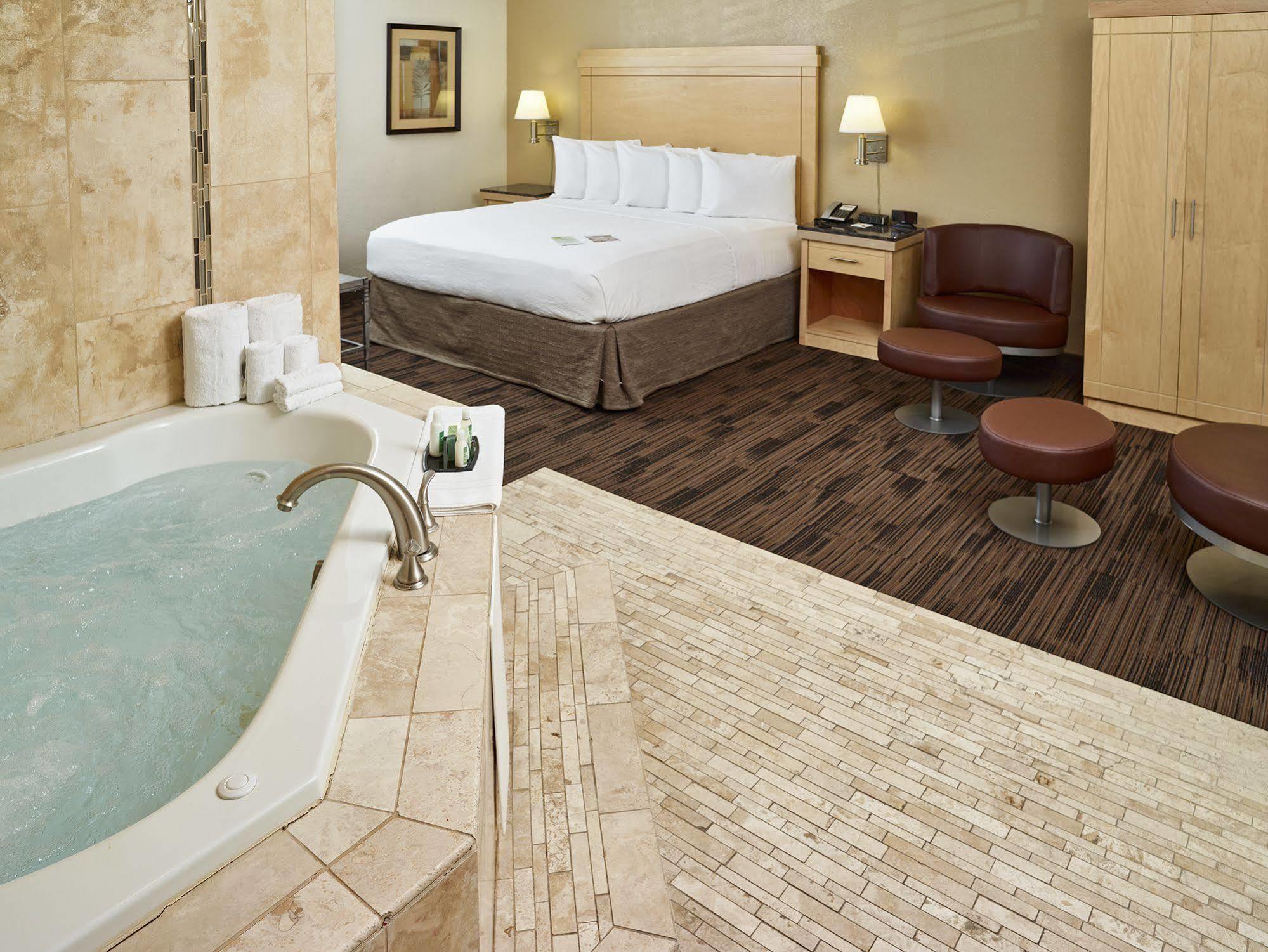 Livinn Hotel St Paul East / Maplewood Экстерьер фото