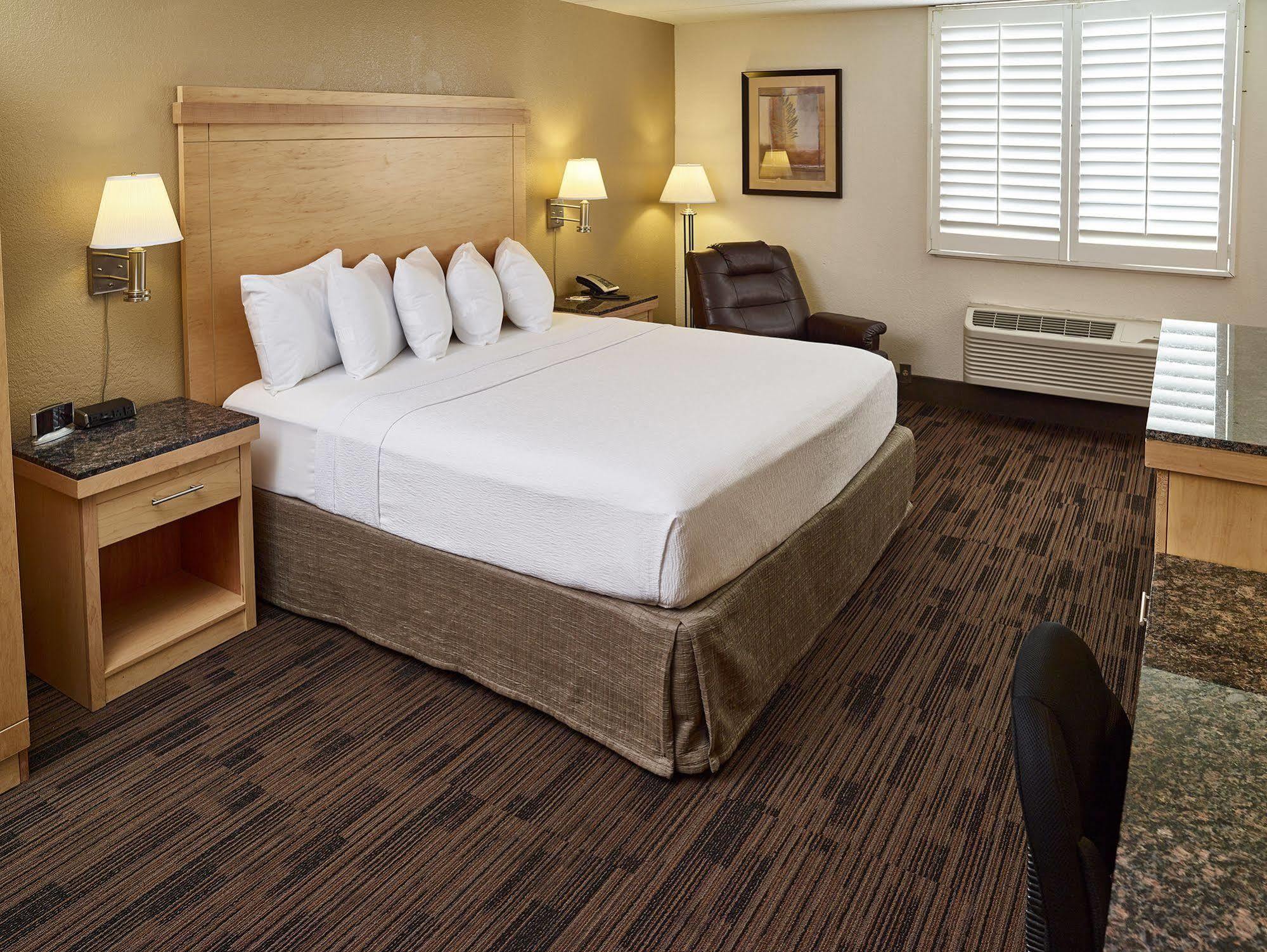 Livinn Hotel St Paul East / Maplewood Экстерьер фото